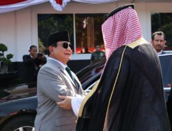 Usai Bertemu Bahas Kerja Sama Pertahanan, Prabowo Antar Pangeran Khalid Kembali ke Bandara Halim