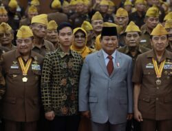 Hadir di Hari Veteran Nasional, Menhan Prabowo Didampingi Wali Kota Solo Gibran