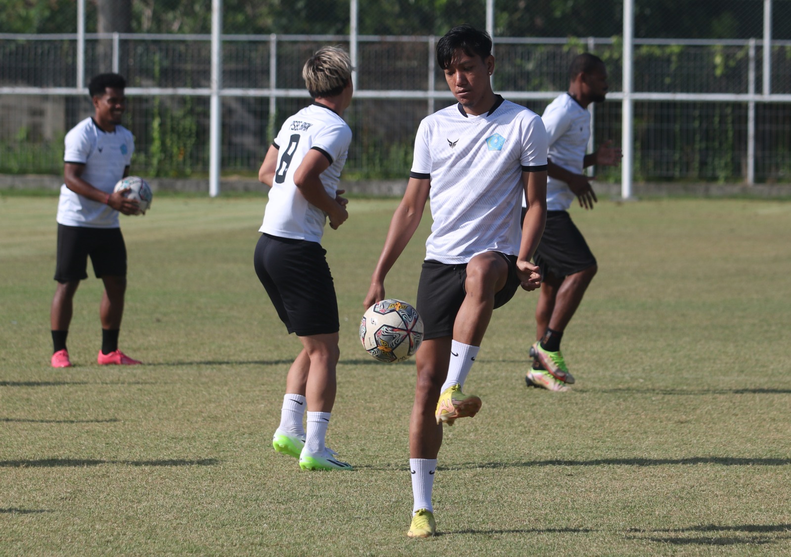 Syaiful Indra cahya saat bergabung berlatih dengan pemain lainnya di Lapangan sepak bola Samudarea, Tuban, Kuta, Bali, Rabu (23/8/2023). (Foto: PSBS)