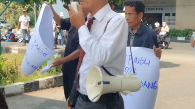 Gabungan LSM Anti Korupsi Sumsel Gelar Aksi di Kejari Palembang 