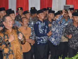 Irsan Efendi Nasution Berikan Penghargaan Kepada Anggota Paskibra Kota Padangsidimpuan