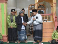 Bubati Tapsel Dolly Pasaribu  Diminta Masyarakat Jadi Imam Salat Subuh Di Angkola Barat