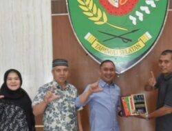 Sekda Tapsel Ucapkan  Terima  Kasih Atas Pemberian  Hairul Iman  Ratusan  Buku Karya  Al marhum H.Drs.Asrin Hasibuan