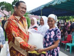 Wali Kota Irsan Efendi Nasution Salurkan 1500 Bantuan Zakat Kepada Warga Kota Padangsidimpuan