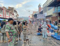 Tim Gabungan  Kota Padangsidimpuan Lakukan Penertiban  Pedangang PKL Di Sepanjang Jalan Thamrin