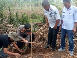 Peningkatan kualitas Lingkungan, Polsek Nagreg Tanam Bibit Pohon di Desa Nagreg Kendan