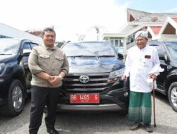 Bupati Tapsel Serahkan Bantuan 5 Unit Kenderaan Mobil Dinas Kepada Ormas Islam