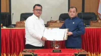 Wawako Gunungsitoli Bacakan  Ranperda Inisiatif DPRD