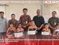 Pemda Nias Salurkan Bantuan Perlengkapan Siswa Jenjang SD Di Somolo-Molo