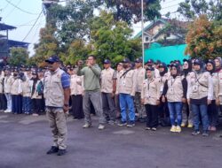 Bersihkan APK, Panwaslu Kecamatan Cikancung Gelar Patroli Pengawasan di Masa Tenang Pemilu 2024