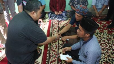 Dolly Pasaribu Beri Bantuan Kepada Keluarga Korban Akibat Terbawa Arus Sungai