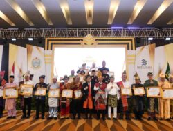 Pj. Walikota Padangsidimpuan Terima Penghargaan Pembangunan Daerah Terbaik III Tahun 2024