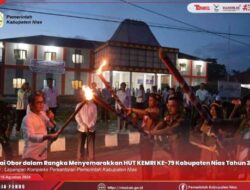 Bupati Nias Hadiri Pelaksanaan Pawai Obor Untuk Memeriahkan HUT Kemri Ke-79 Tahun 2024