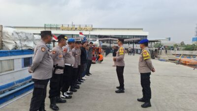 Kabag Ops Polres Kepulauan Seribu Pimpin Pengiriman Logistik Tahap I Pilgub-Wagub DKI Jakarta 2024 ke Gudang KPU di Pulau Pramuka