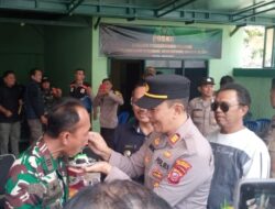 Kapolsek Cikancung Berikan Kejutan Tumpeng HUT TNI ke-79 Kepada Danramil 2402/Cicalengka