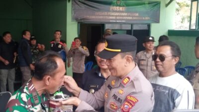 Kapolsek Cikancung Berikan Kejutan Tumpeng HUT TNI ke-79 Kepada Danramil 2402/Cicalengka