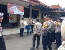 Kapolsek Cicalengka Lepas Anggotanya Yang Memasuki Purna Tugas